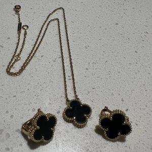 Van Cleef SWEET ALHAMBRA YELLOW GOLD EARRINGS